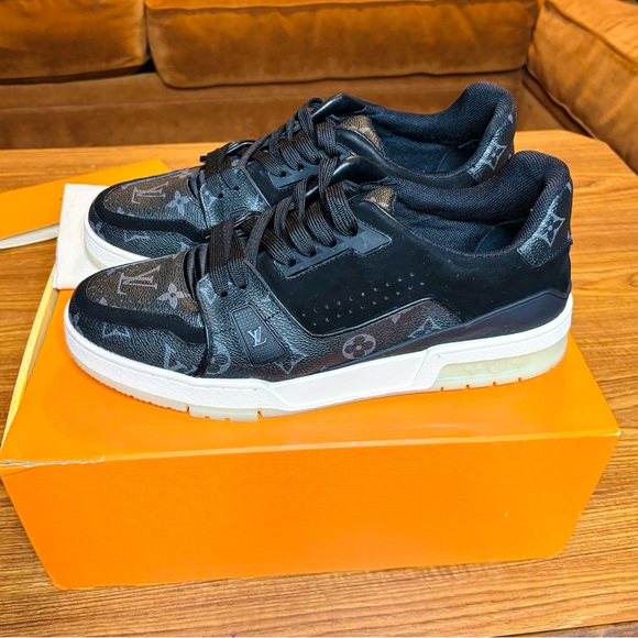 Louis Vuitton LV Trainers - Picture 1 of 7